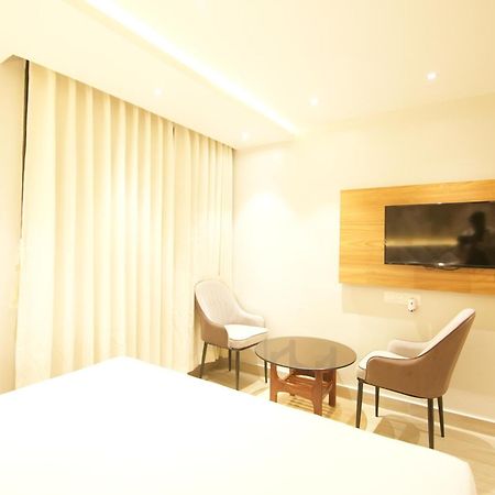 Hotel Dc Star Kalküta Dış mekan fotoğraf