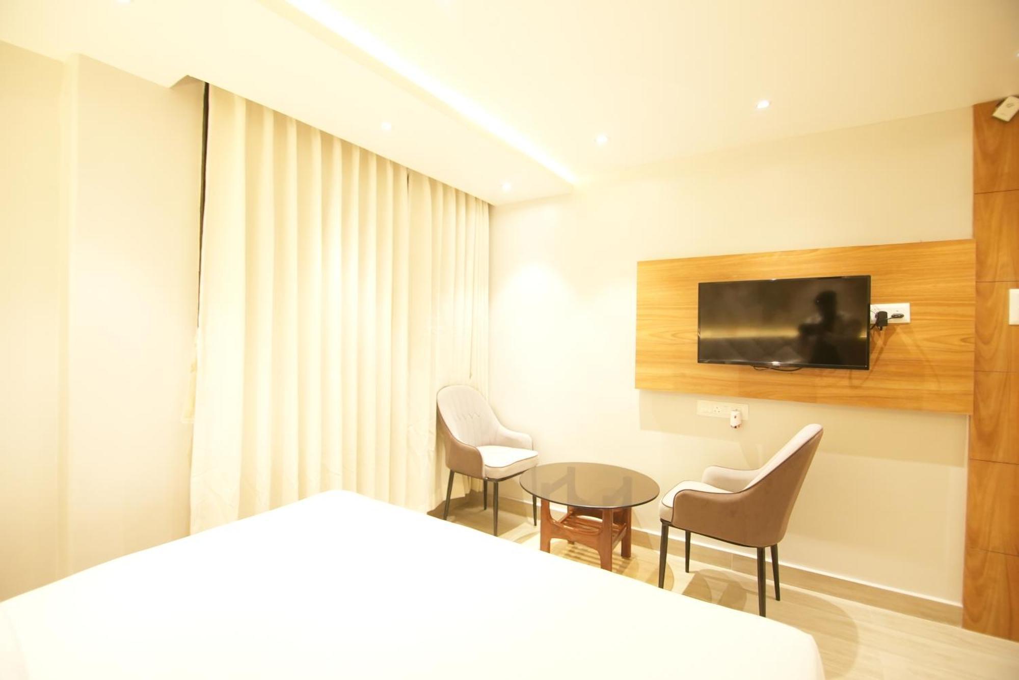 Hotel Dc Star Kalküta Dış mekan fotoğraf