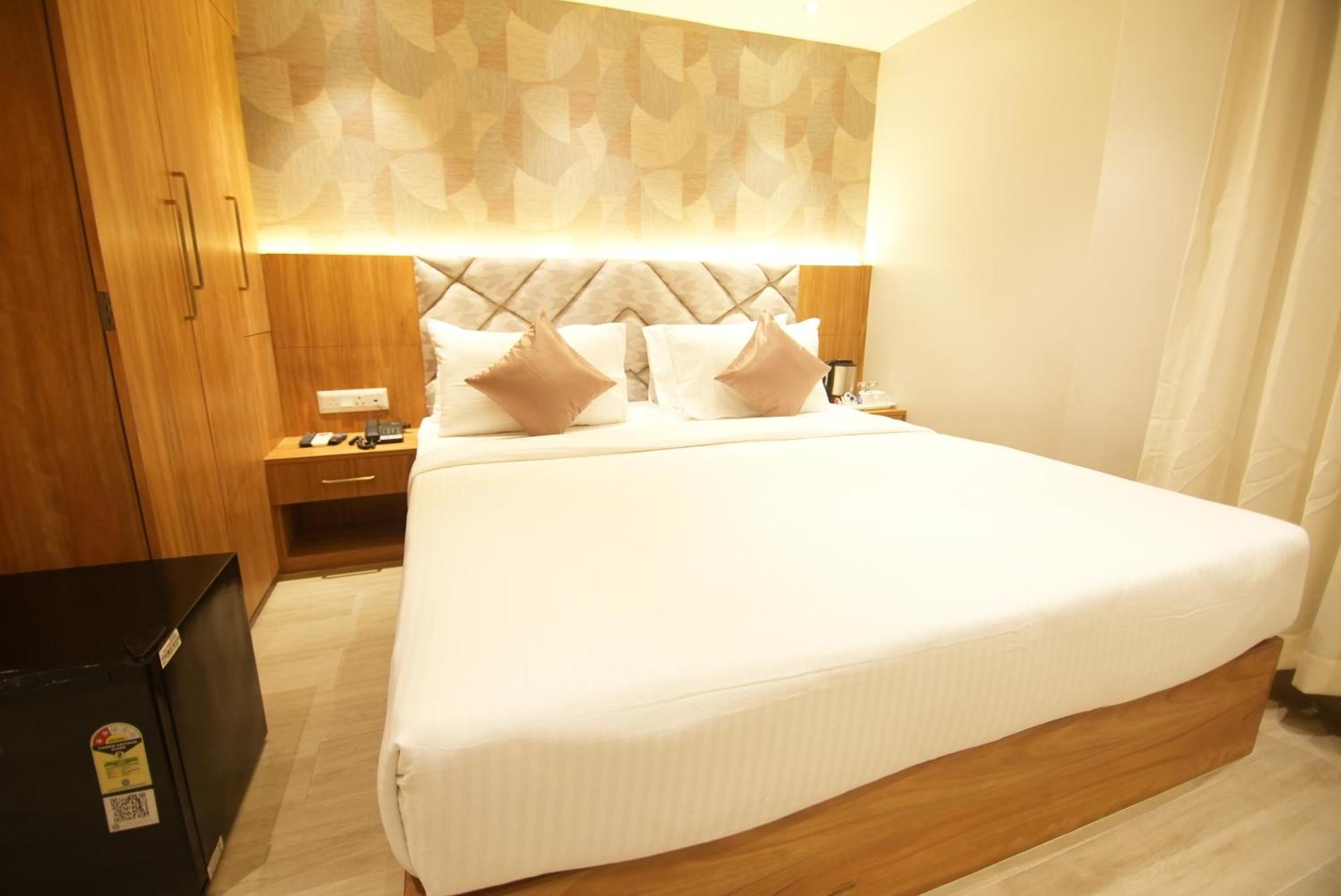 Hotel Dc Star Kalküta Dış mekan fotoğraf