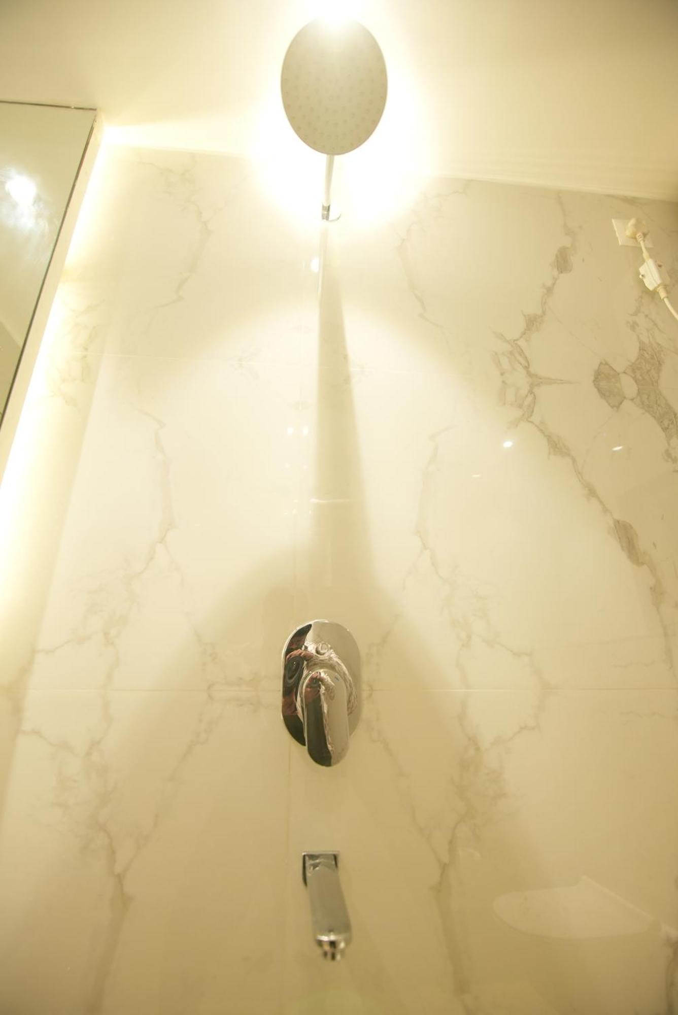 Hotel Dc Star Kalküta Dış mekan fotoğraf