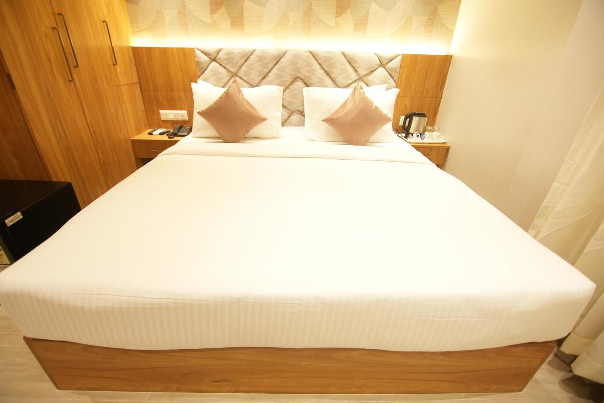 Hotel Dc Star Kalküta Dış mekan fotoğraf