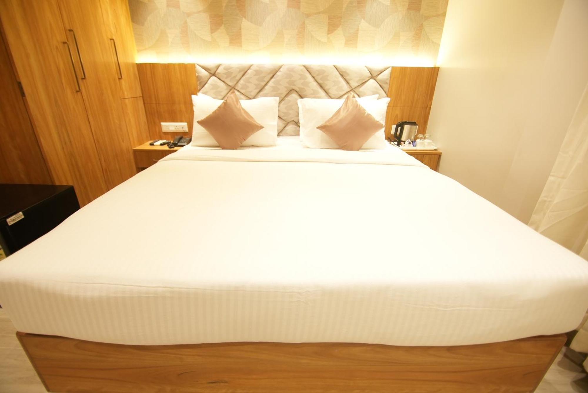Hotel Dc Star Kalküta Dış mekan fotoğraf